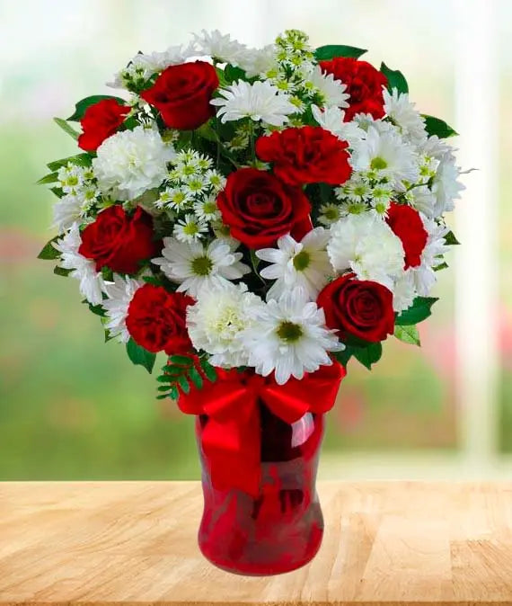 https://cdn.avasflowers.net/img/prod_img/avasflowers-be-my-love-bouquet.webp